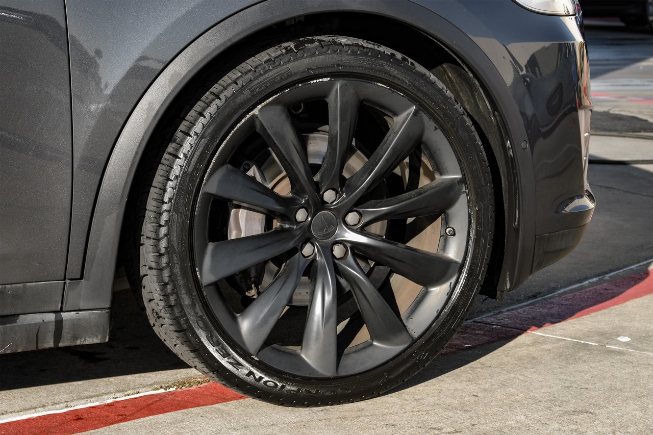 Tesla Model X Vehicle Main Gallery Image 63