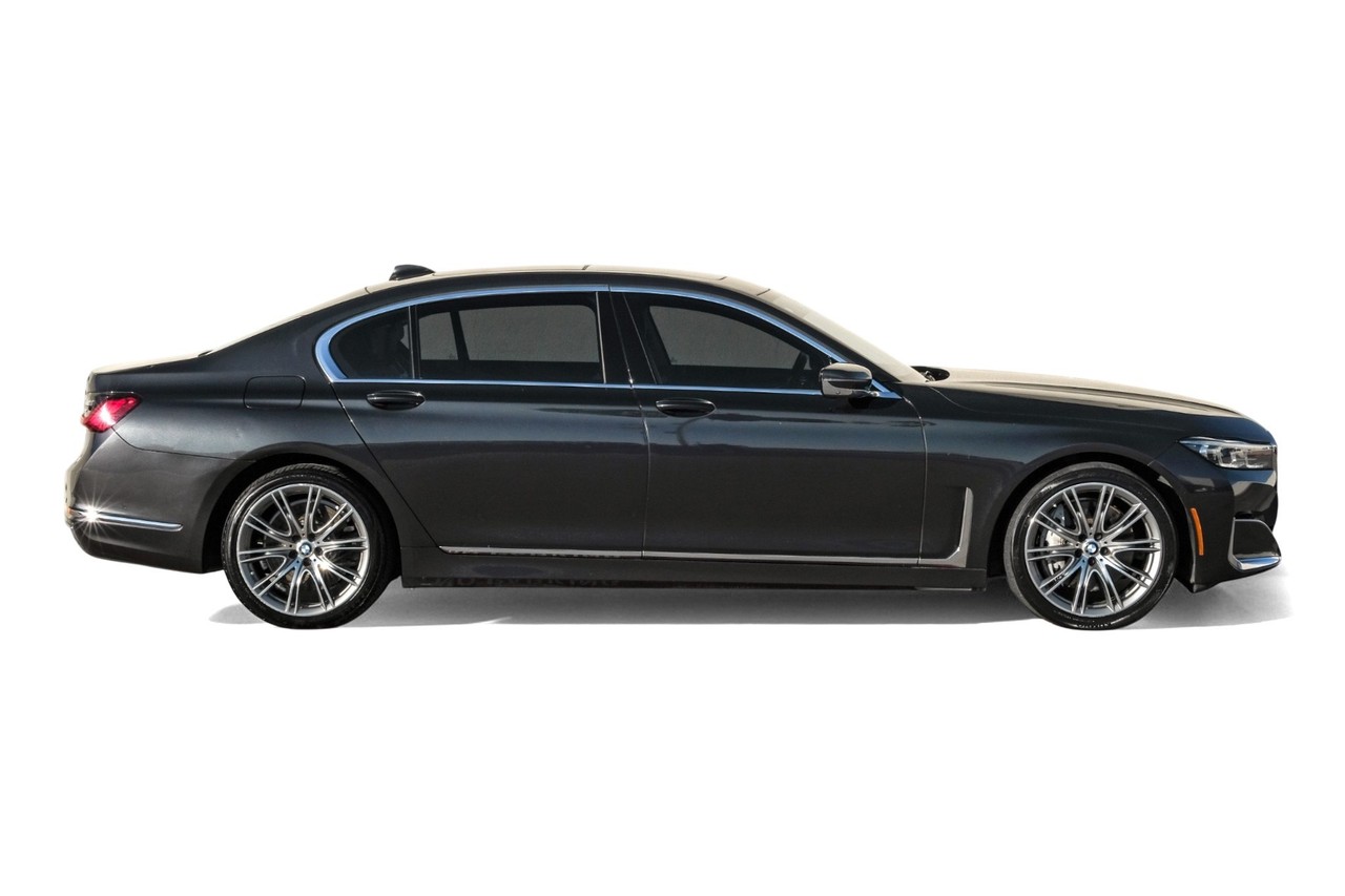 BMW 750i Vehicle Main Gallery Image 08
