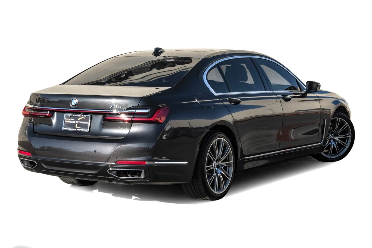 BMW 750i Vehicle Main Gallery Image 09