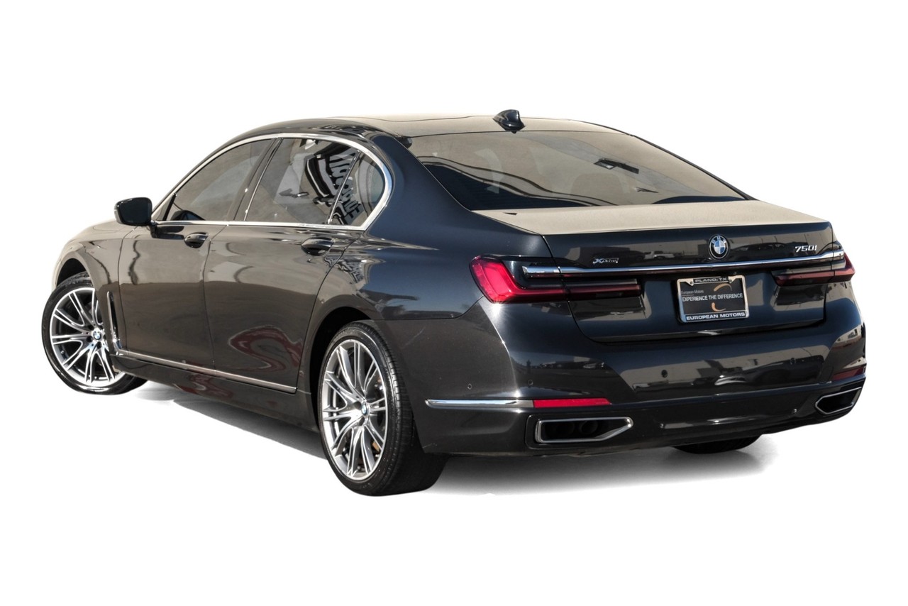 BMW 750i Vehicle Main Gallery Image 11