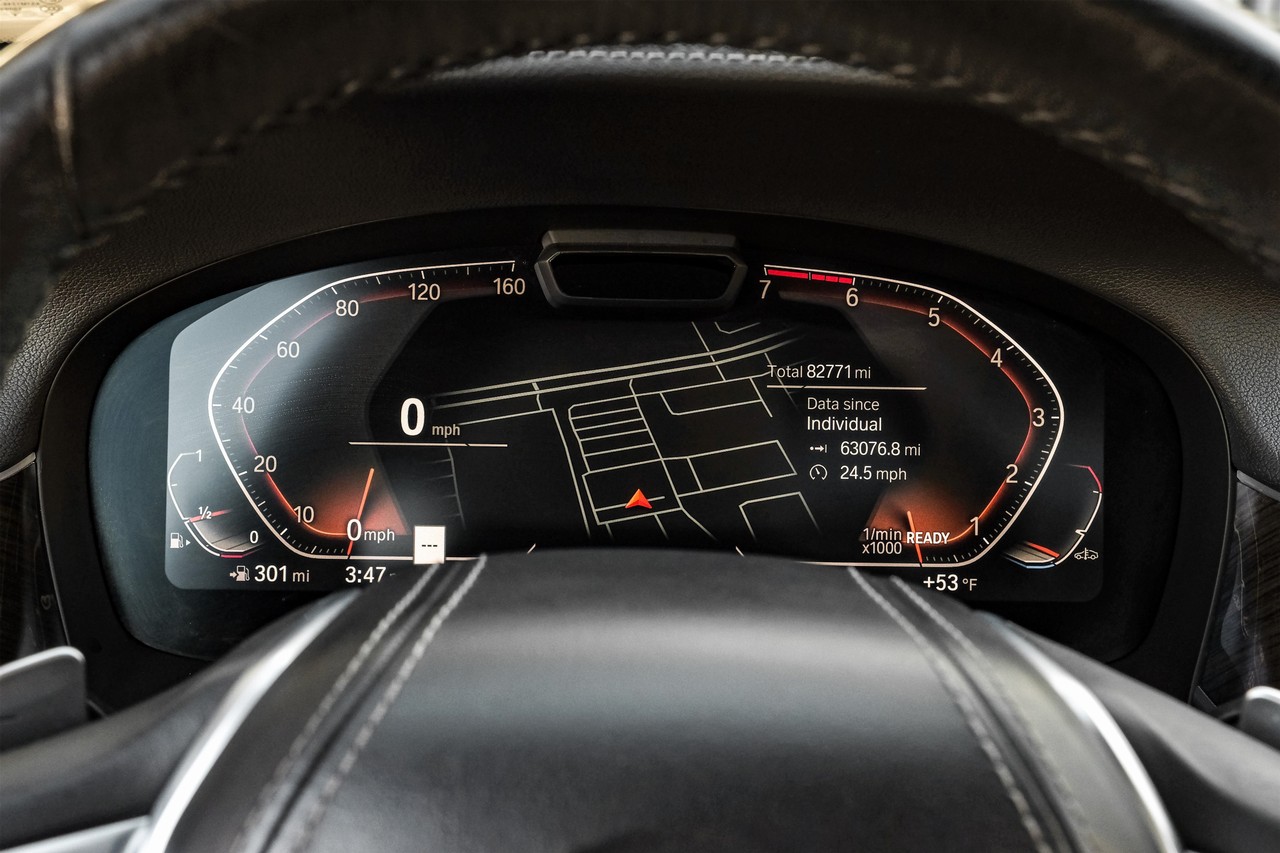 BMW 750i Vehicle Main Gallery Image 20