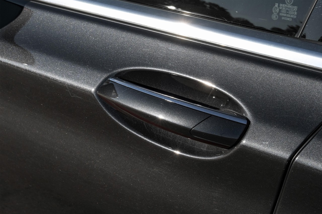 BMW 750i Vehicle Main Gallery Image 48