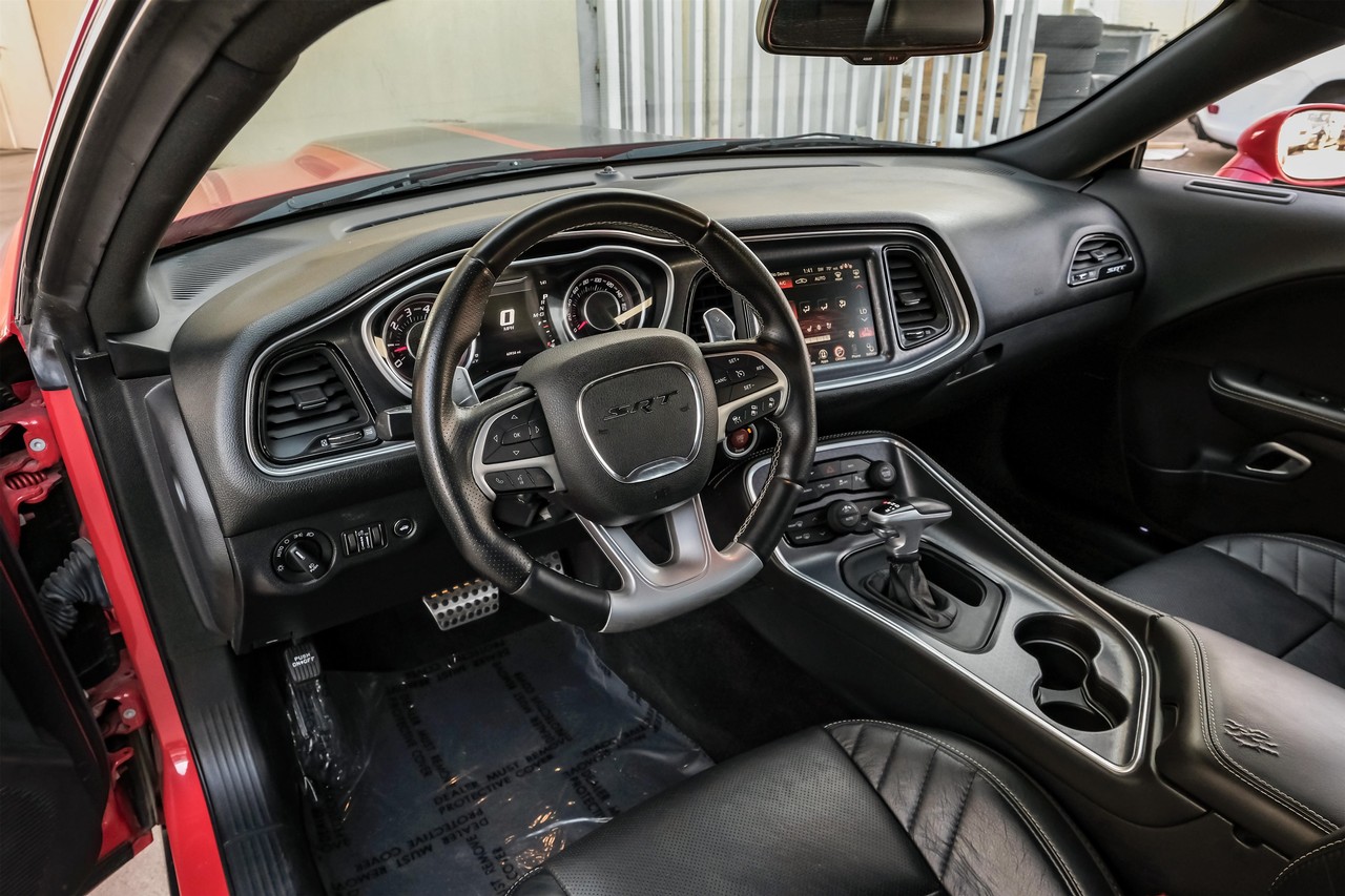 Dodge Challenger Vehicle Main Gallery Image 03