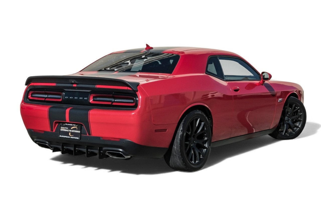 Dodge Challenger Vehicle Main Gallery Image 08