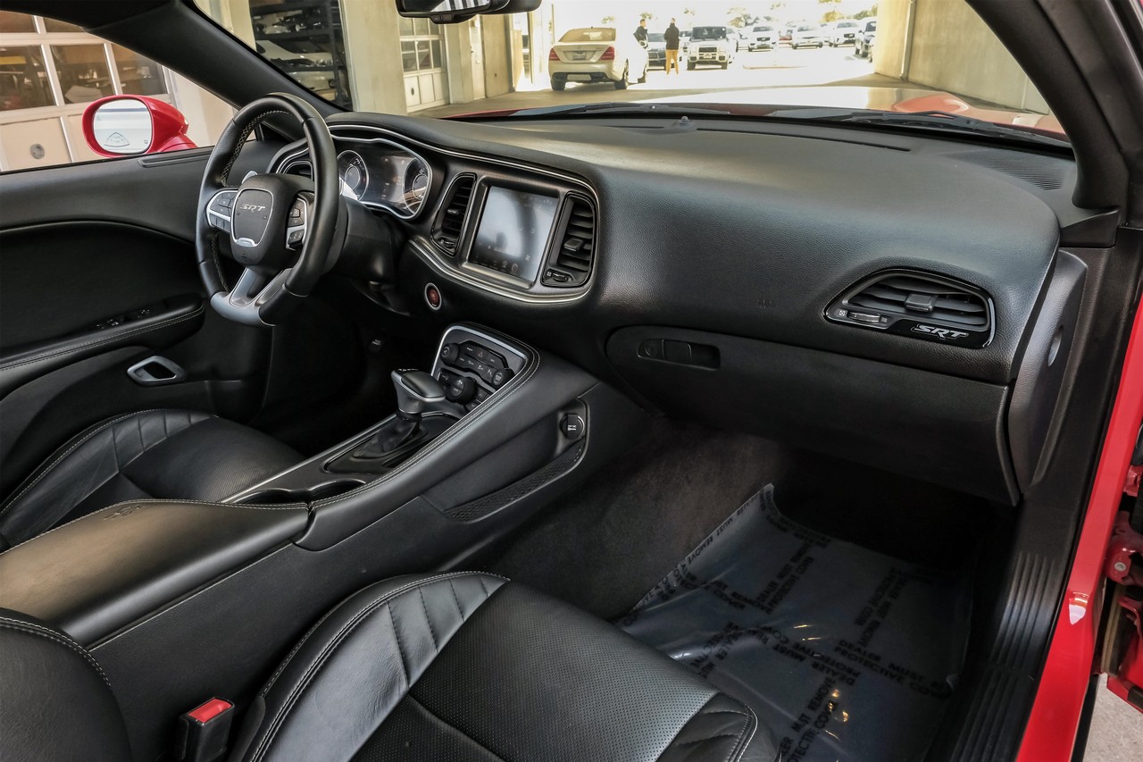 Dodge Challenger Vehicle Main Gallery Image 12