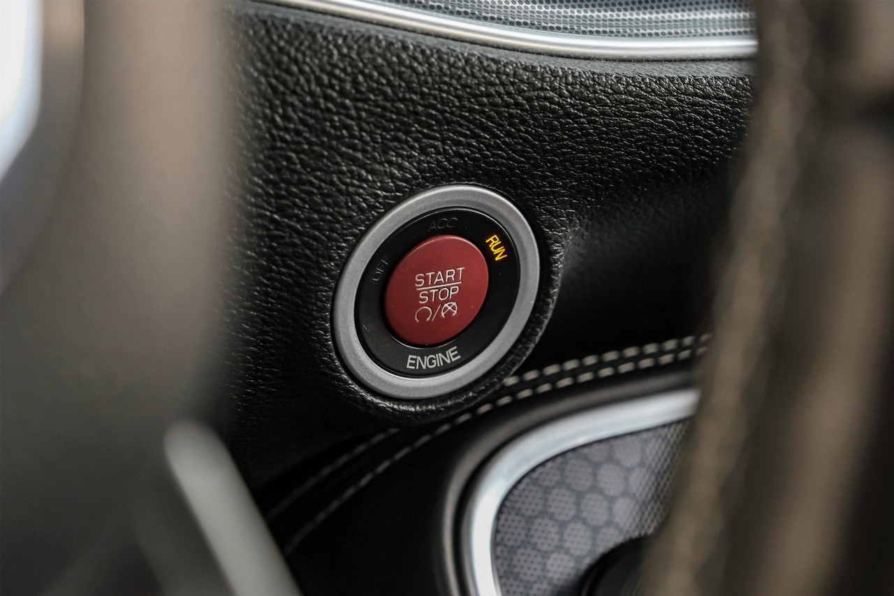 Dodge Challenger Vehicle Main Gallery Image 19