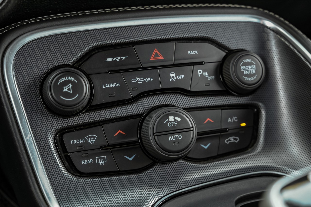 Dodge Challenger Vehicle Main Gallery Image 24