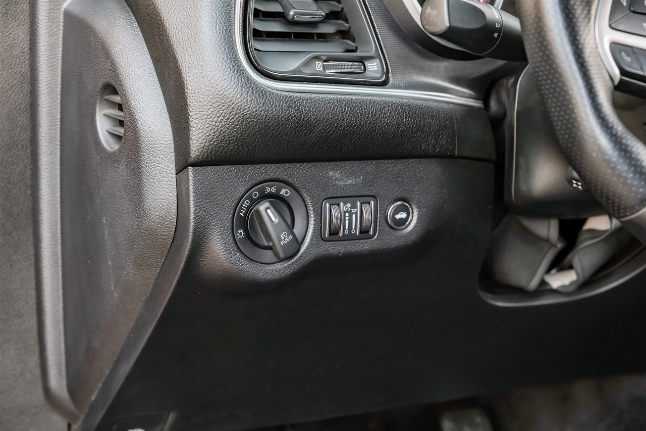 Dodge Challenger Vehicle Main Gallery Image 25