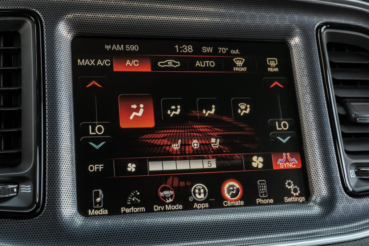 Dodge Challenger Vehicle Main Gallery Image 26