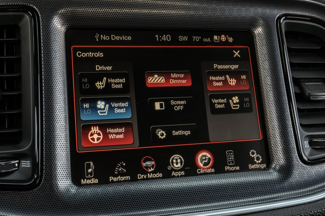 Dodge Challenger Vehicle Main Gallery Image 32