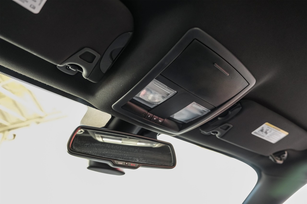 Dodge Challenger Vehicle Main Gallery Image 34