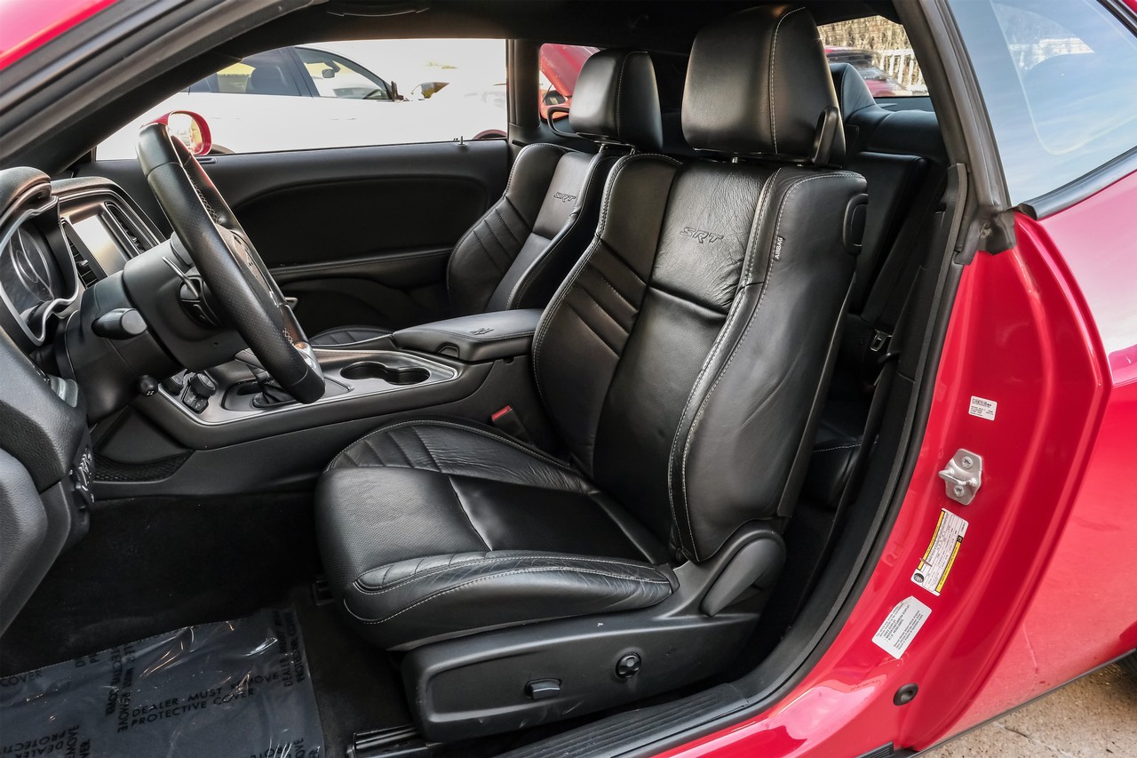 Dodge Challenger Vehicle Main Gallery Image 35