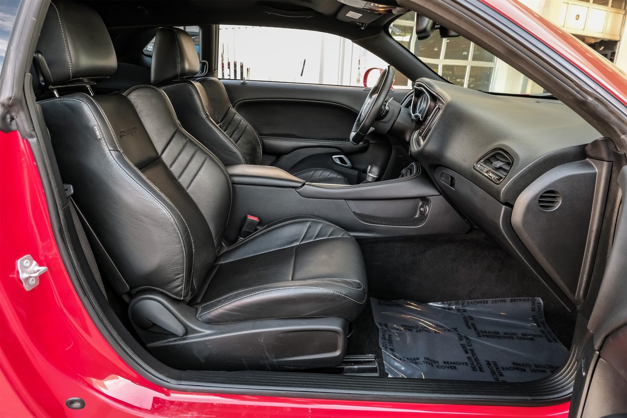 Dodge Challenger Vehicle Main Gallery Image 36