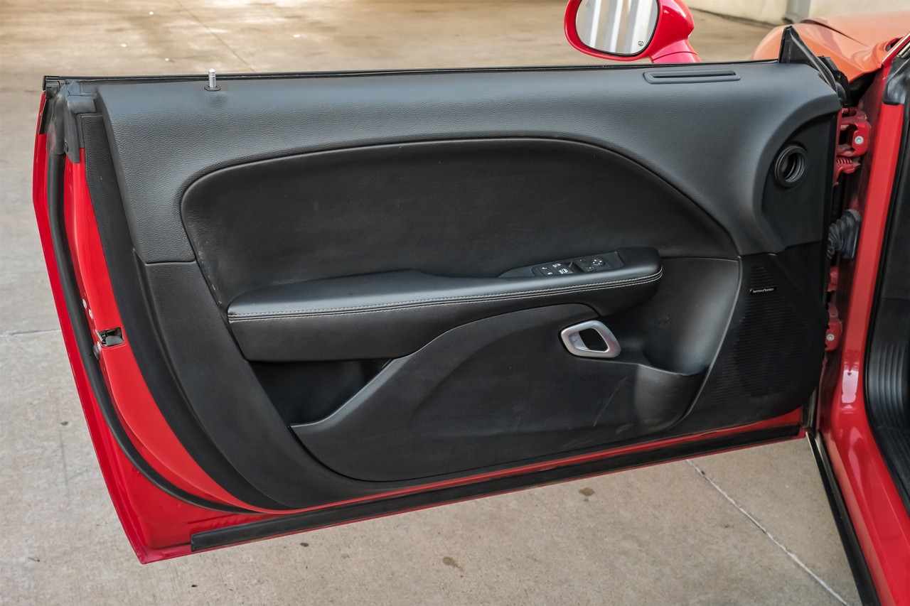 Dodge Challenger Vehicle Main Gallery Image 39