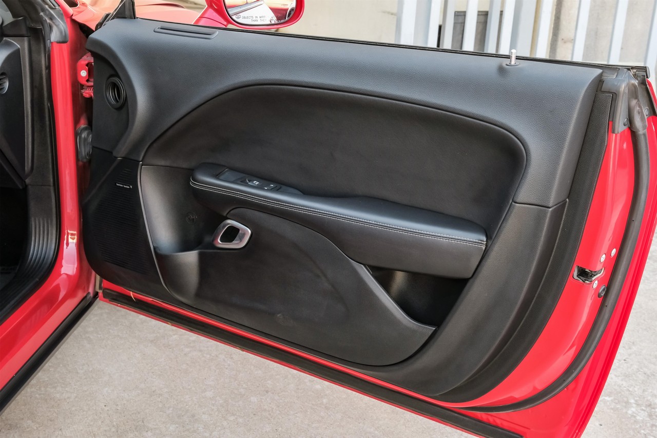 Dodge Challenger Vehicle Main Gallery Image 41