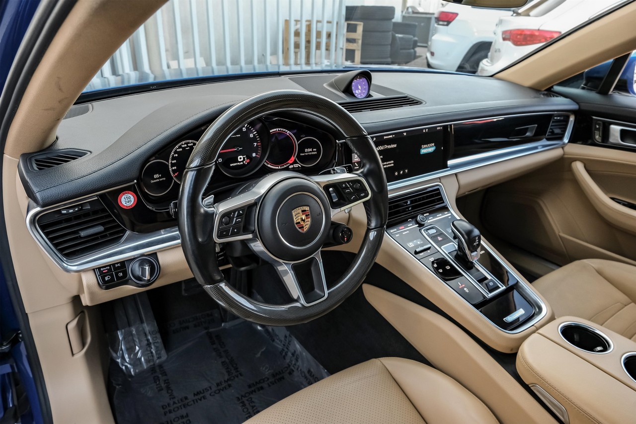 Porsche Panamera Vehicle Main Gallery Image 03