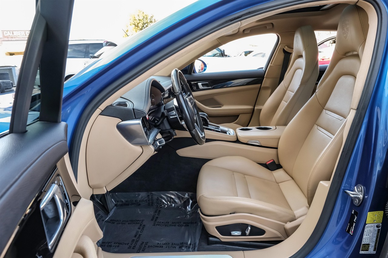 Porsche Panamera Vehicle Main Gallery Image 04
