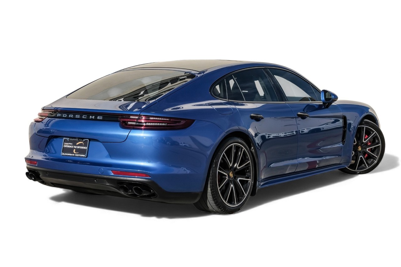 Porsche Panamera Vehicle Main Gallery Image 09