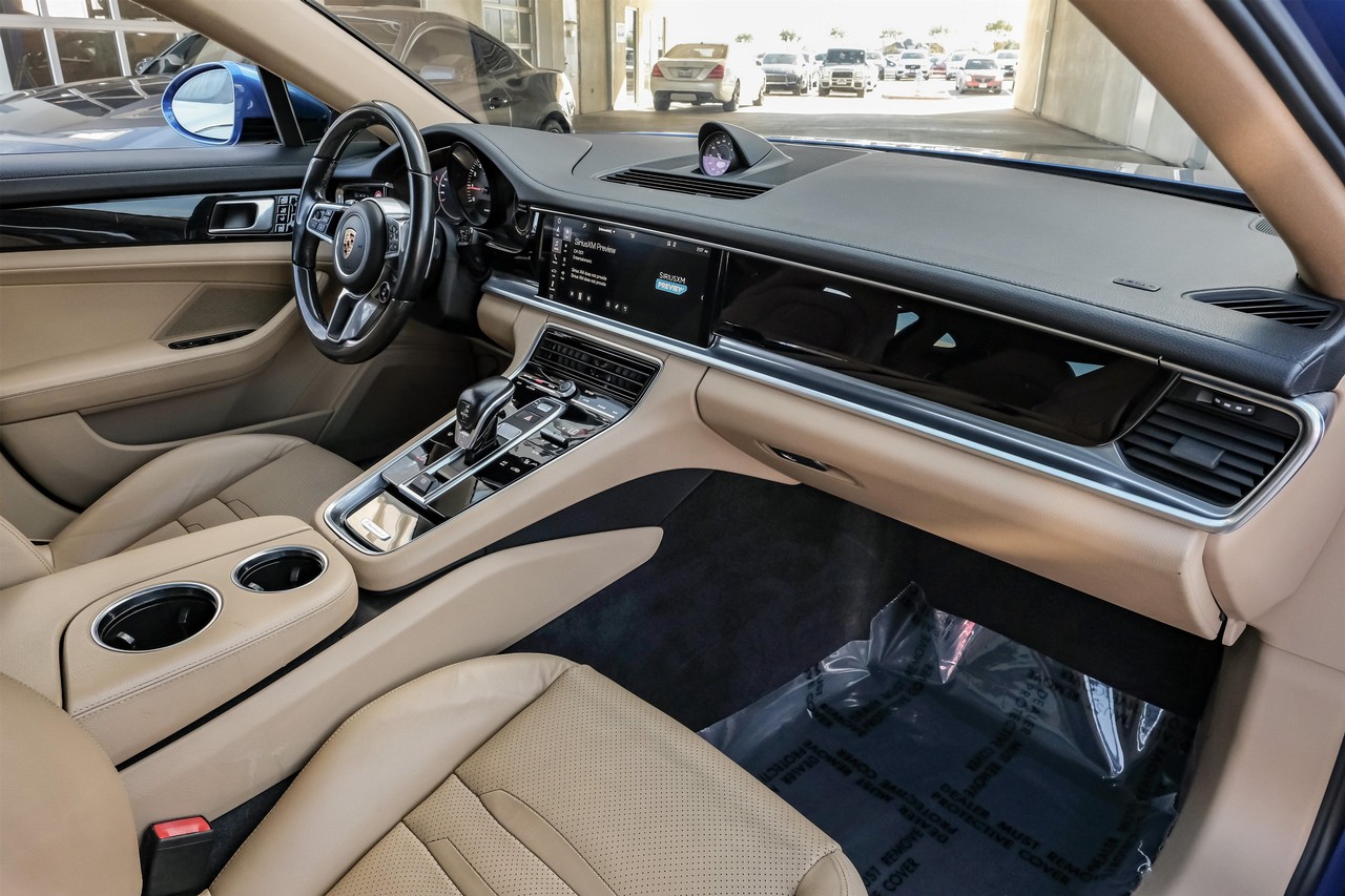 Porsche Panamera Vehicle Main Gallery Image 13