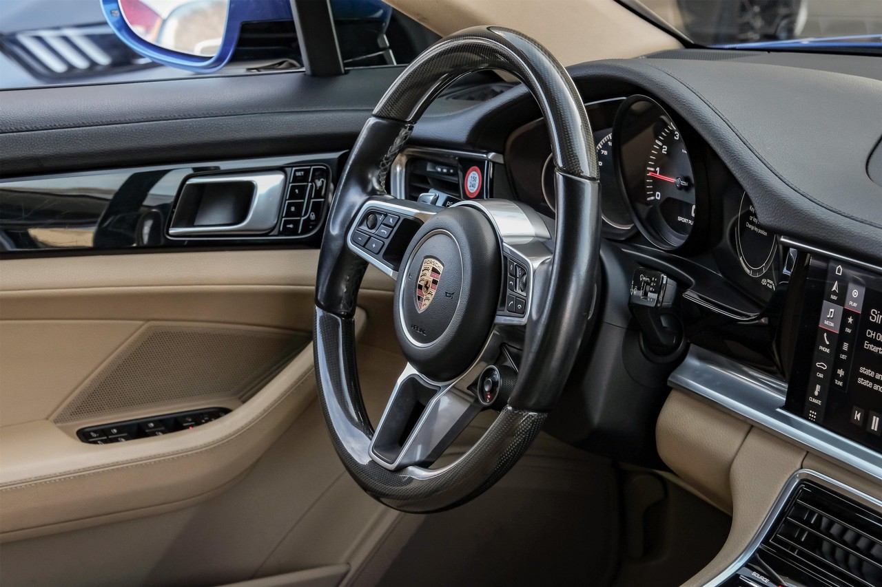 Porsche Panamera Vehicle Main Gallery Image 14