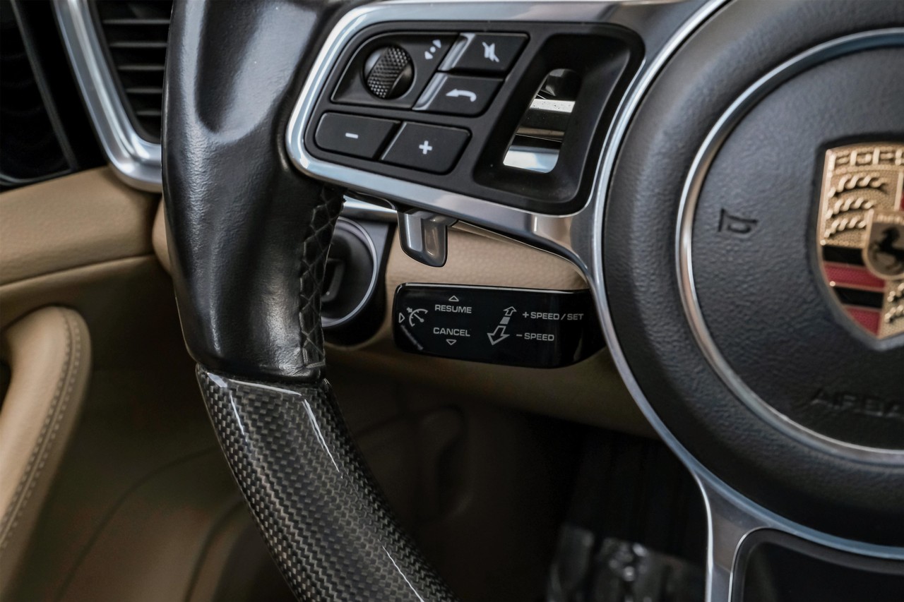 Porsche Panamera Vehicle Main Gallery Image 19