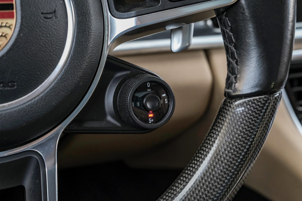 Porsche Panamera Vehicle Main Gallery Image 20