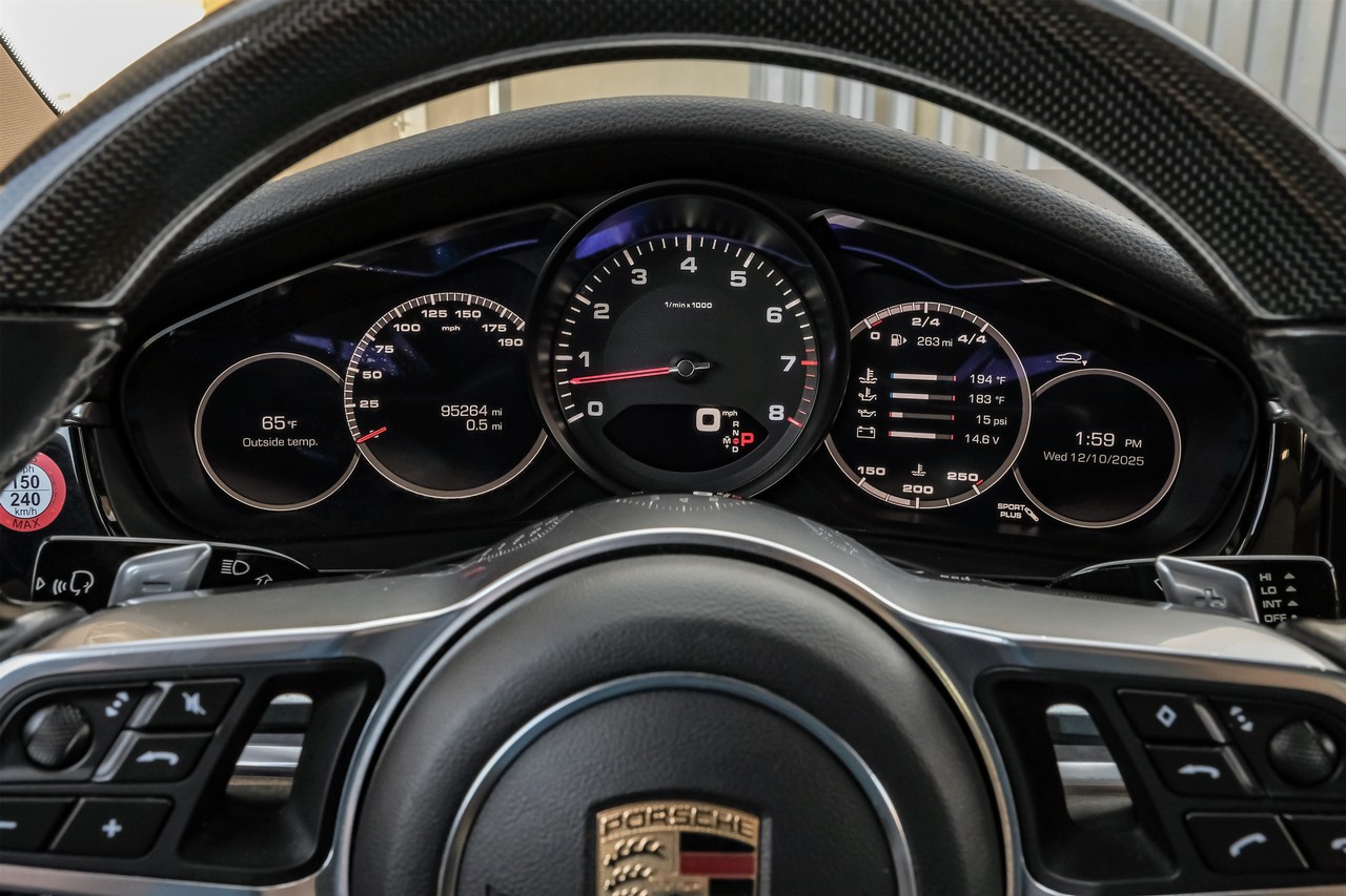 Porsche Panamera Vehicle Main Gallery Image 22