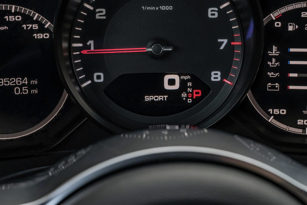 Porsche Panamera Vehicle Main Gallery Image 24