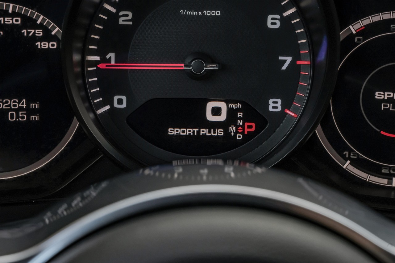 Porsche Panamera Vehicle Main Gallery Image 25