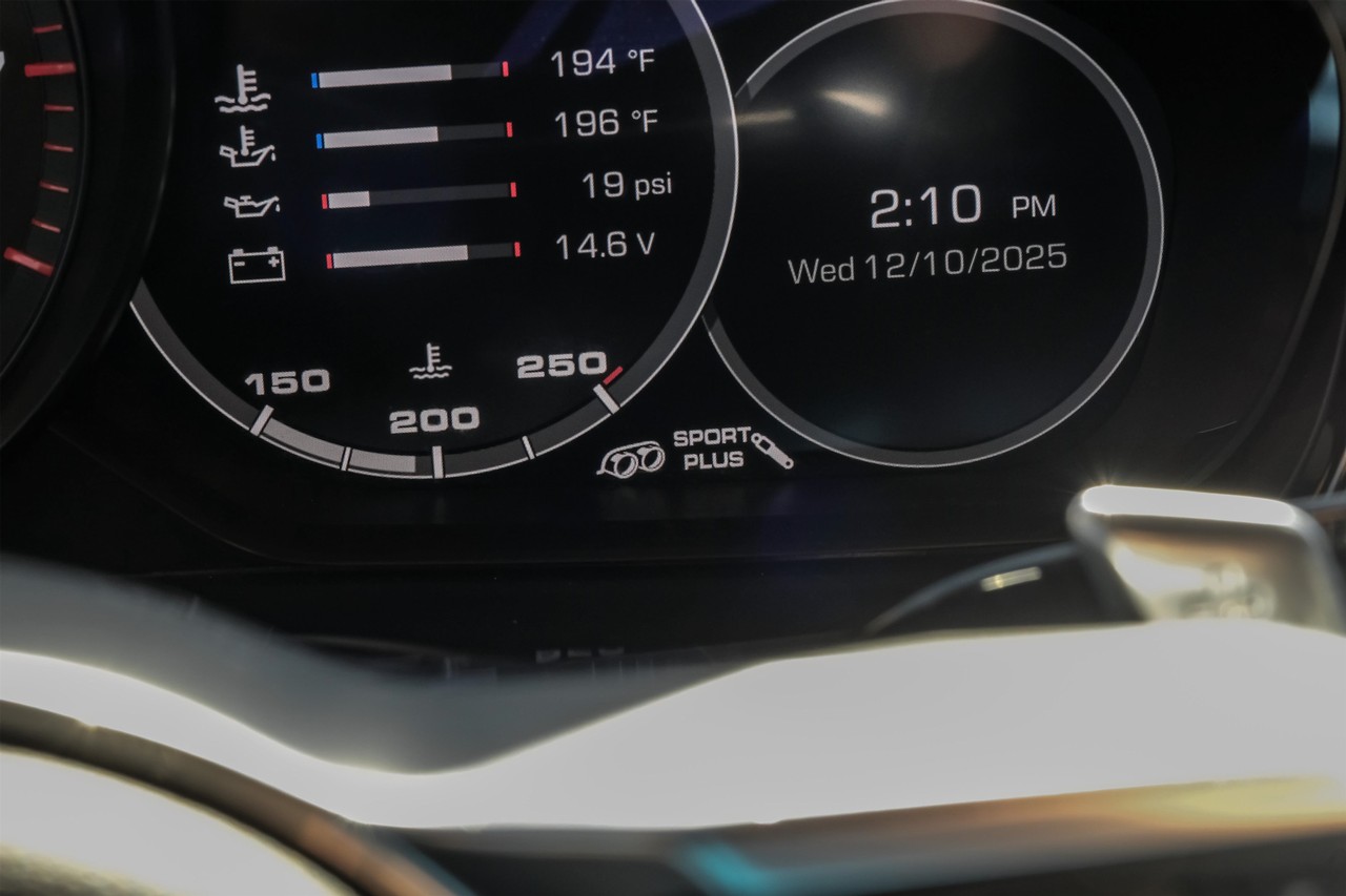 Porsche Panamera Vehicle Main Gallery Image 27