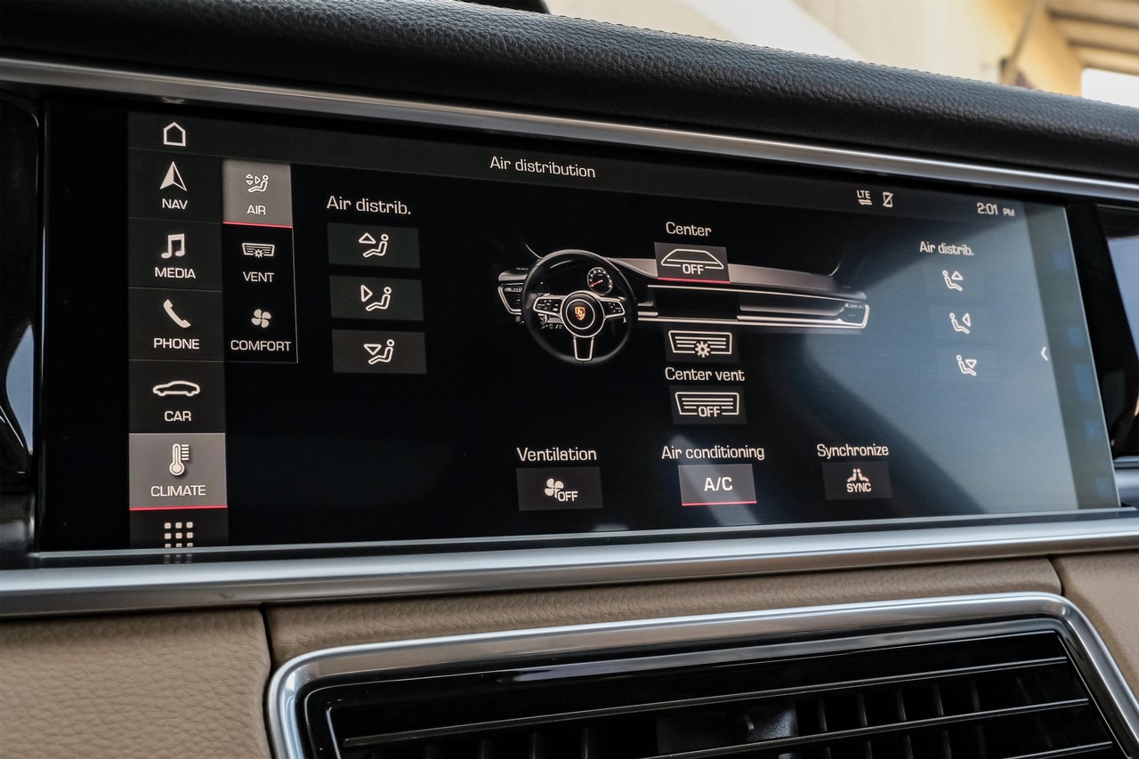 Porsche Panamera Vehicle Main Gallery Image 39