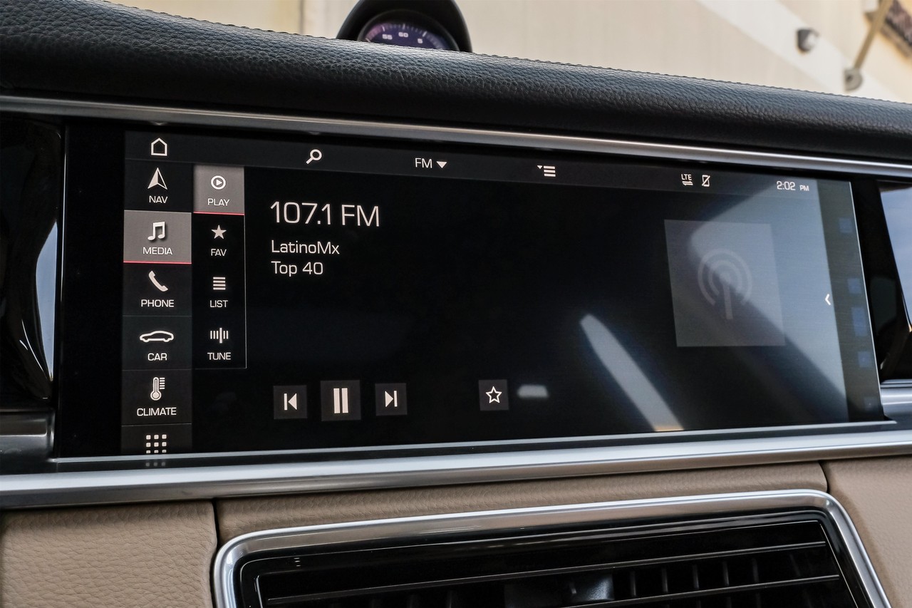 Porsche Panamera Vehicle Main Gallery Image 41