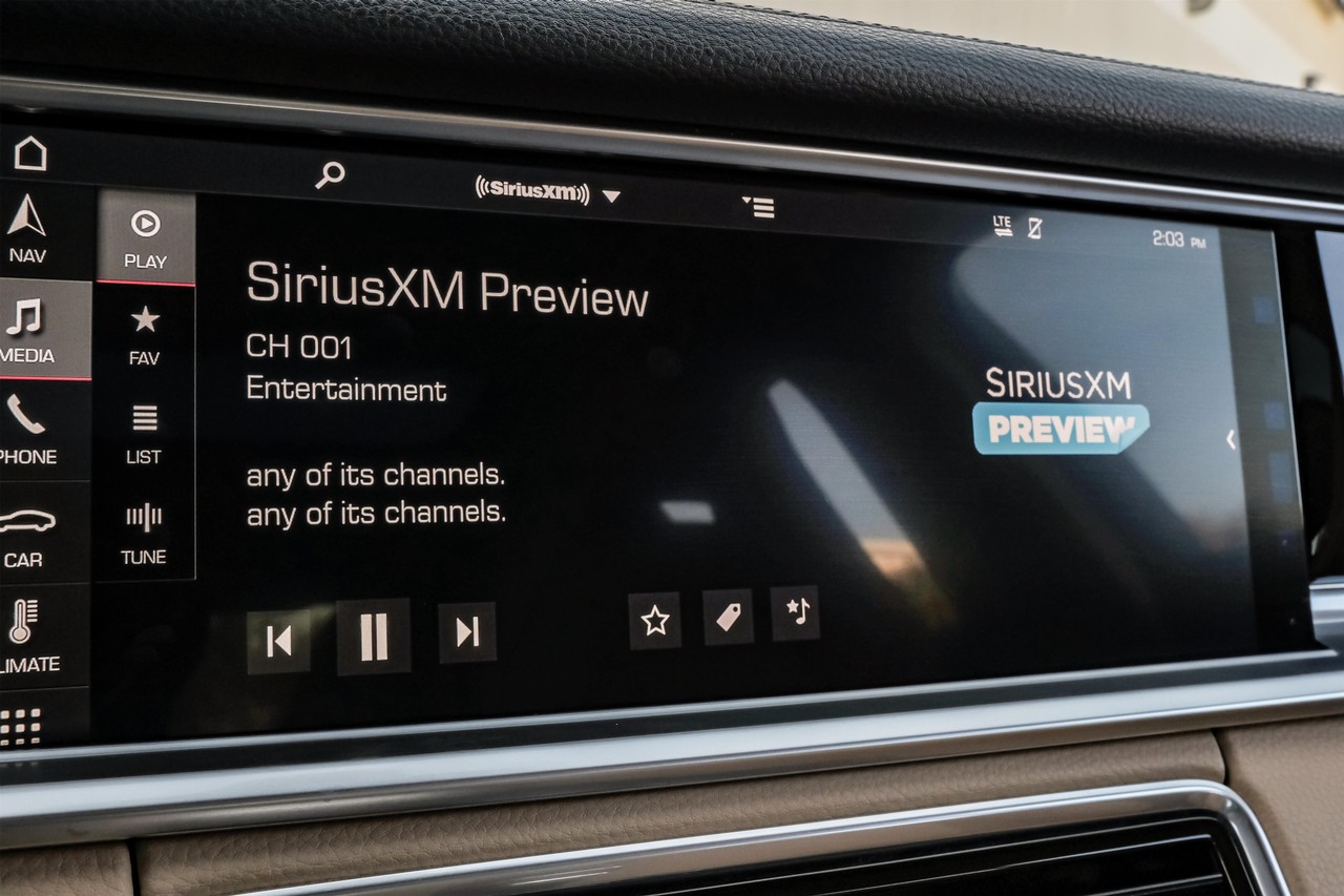 Porsche Panamera Vehicle Main Gallery Image 43