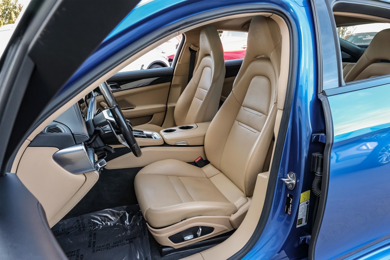 Porsche Panamera Vehicle Main Gallery Image 44