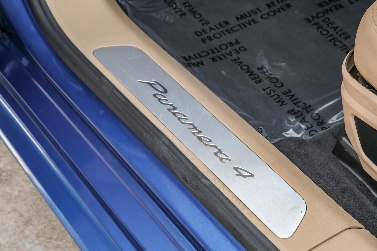 Porsche Panamera Vehicle Main Gallery Image 46