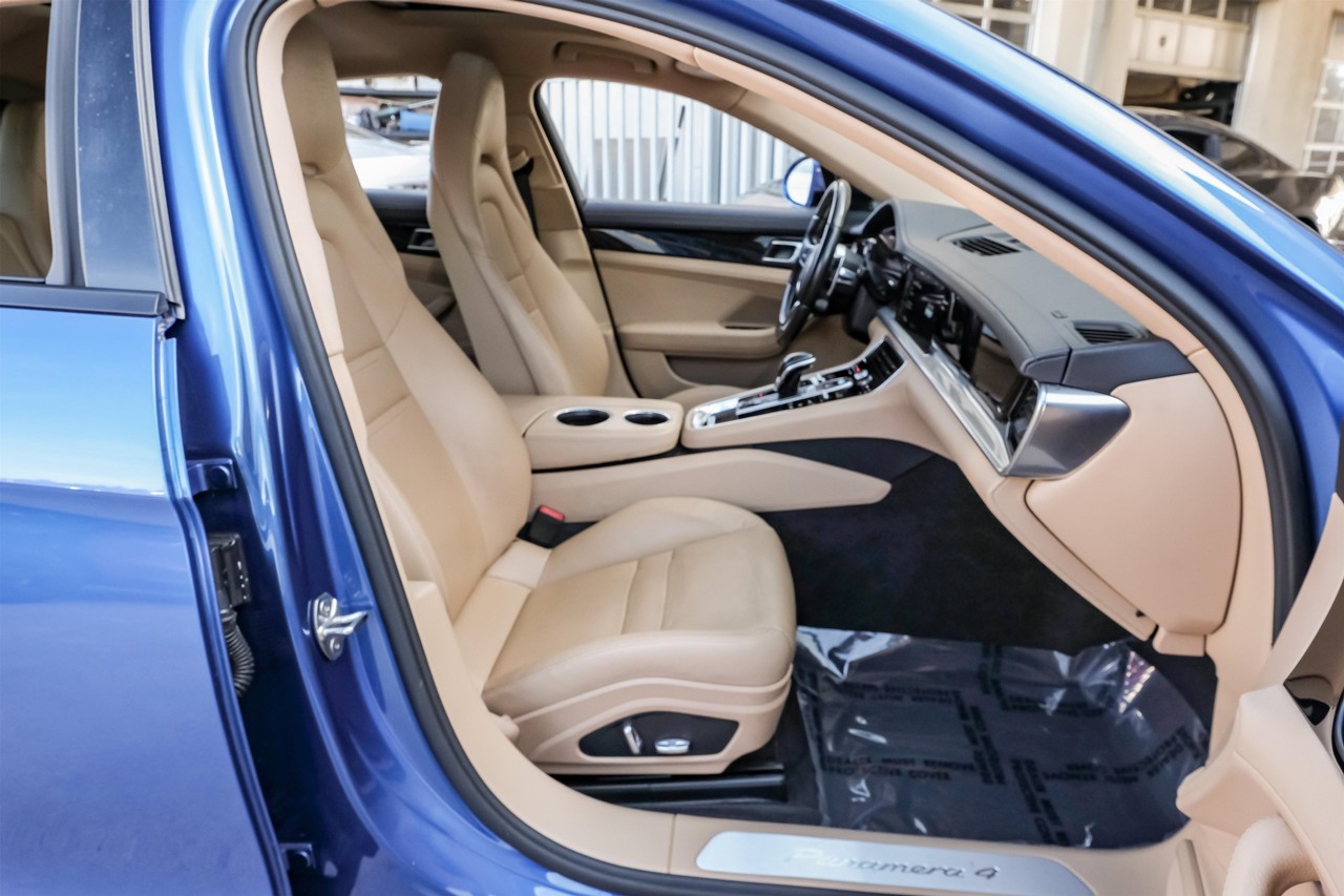 Porsche Panamera Vehicle Main Gallery Image 47