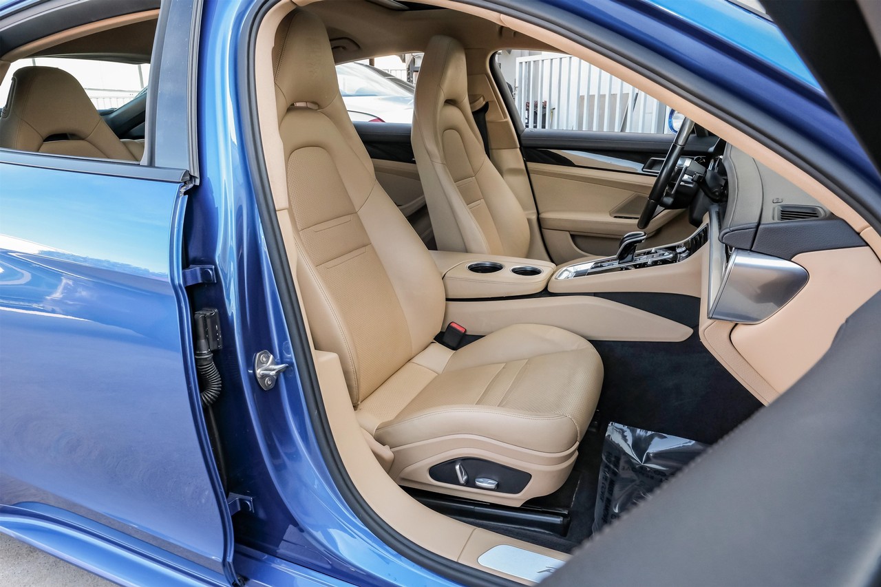 Porsche Panamera Vehicle Main Gallery Image 48
