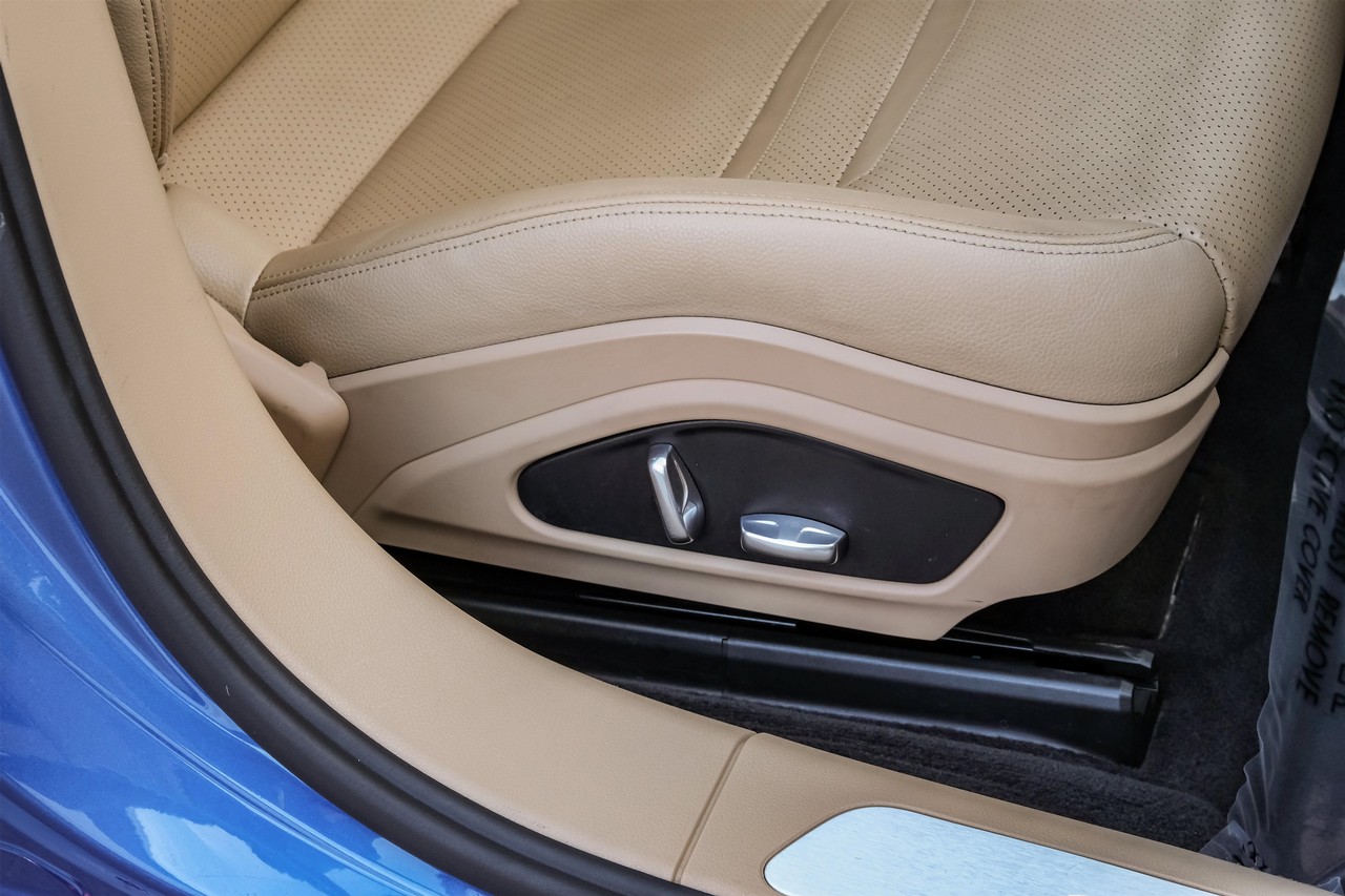 Porsche Panamera Vehicle Main Gallery Image 49