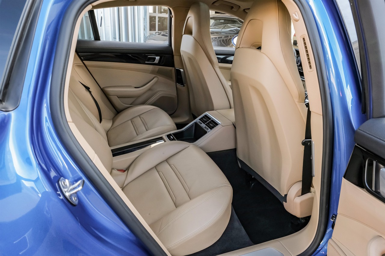 Porsche Panamera Vehicle Main Gallery Image 51