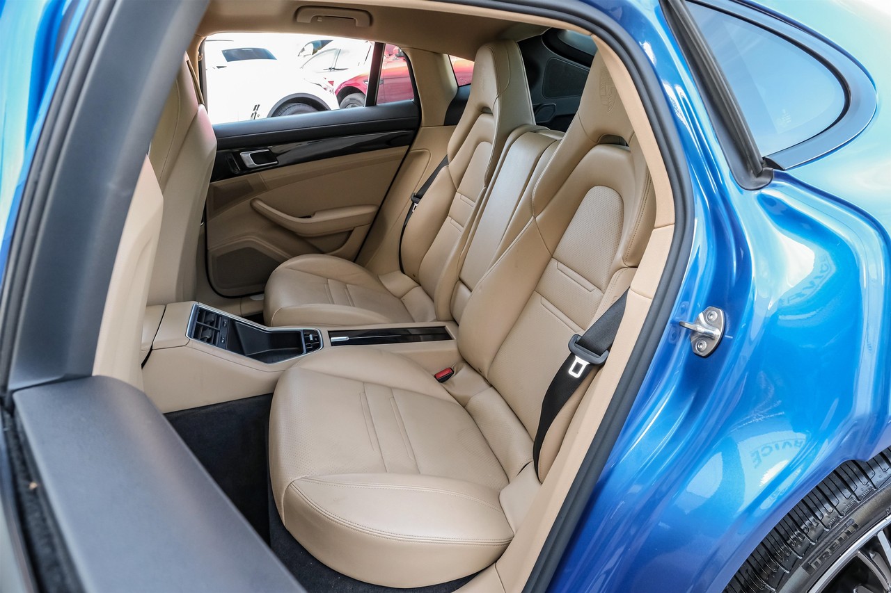 Porsche Panamera Vehicle Main Gallery Image 54