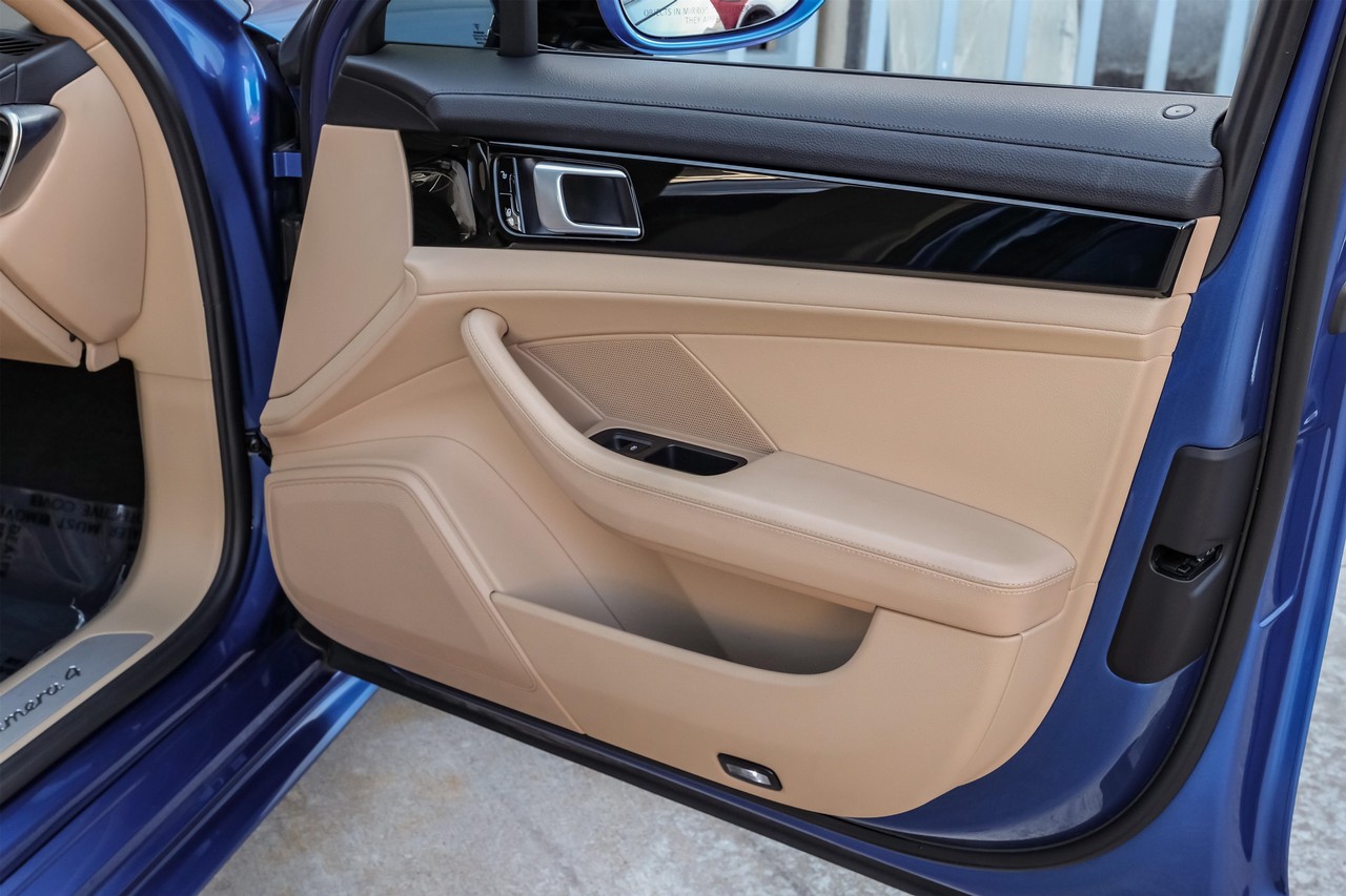 Porsche Panamera Vehicle Main Gallery Image 60