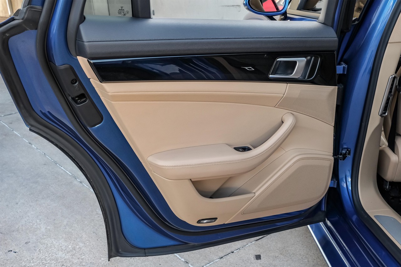 Porsche Panamera Vehicle Main Gallery Image 61