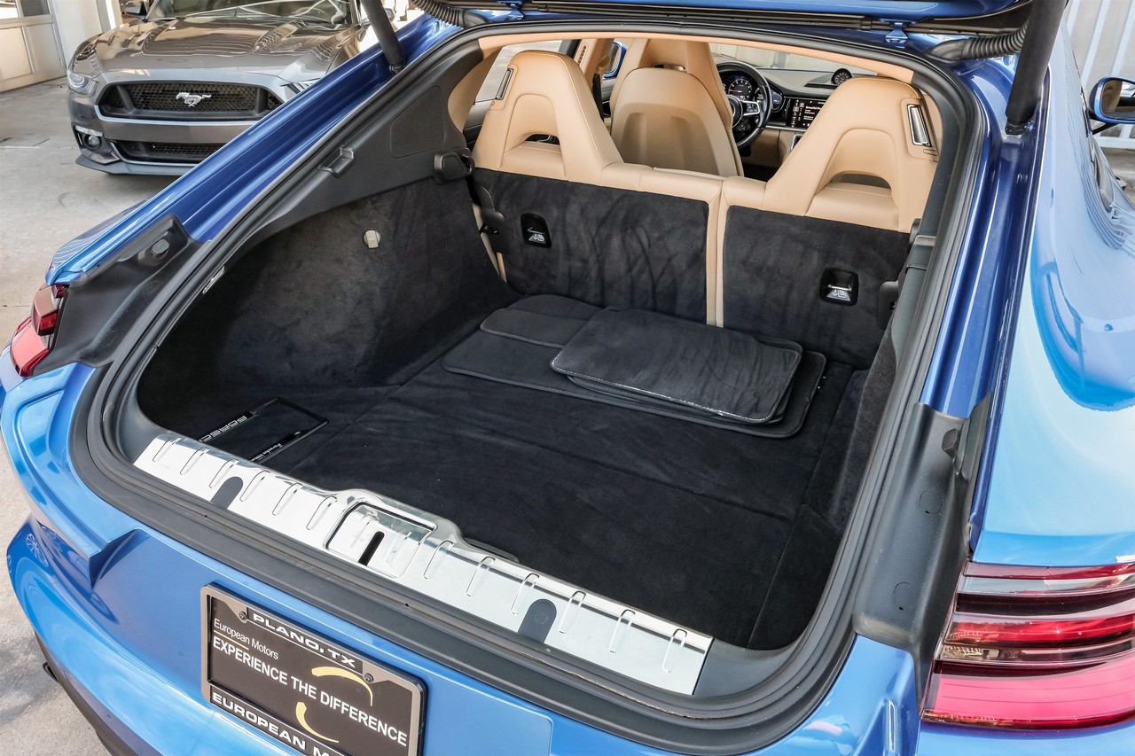 Porsche Panamera Vehicle Main Gallery Image 66