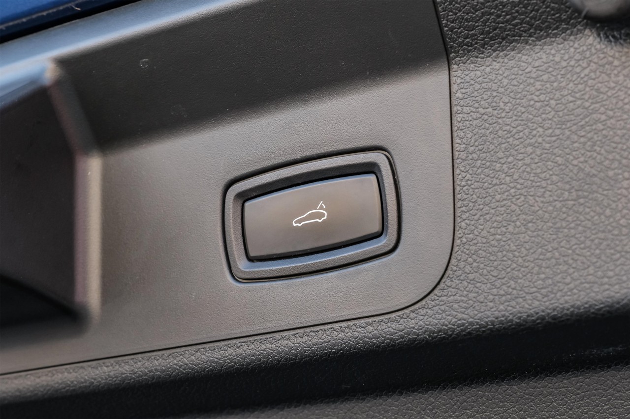 Porsche Panamera Vehicle Main Gallery Image 68