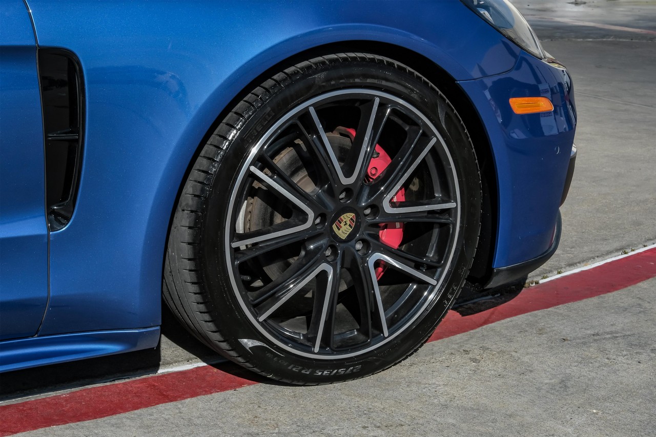 Porsche Panamera Vehicle Main Gallery Image 70