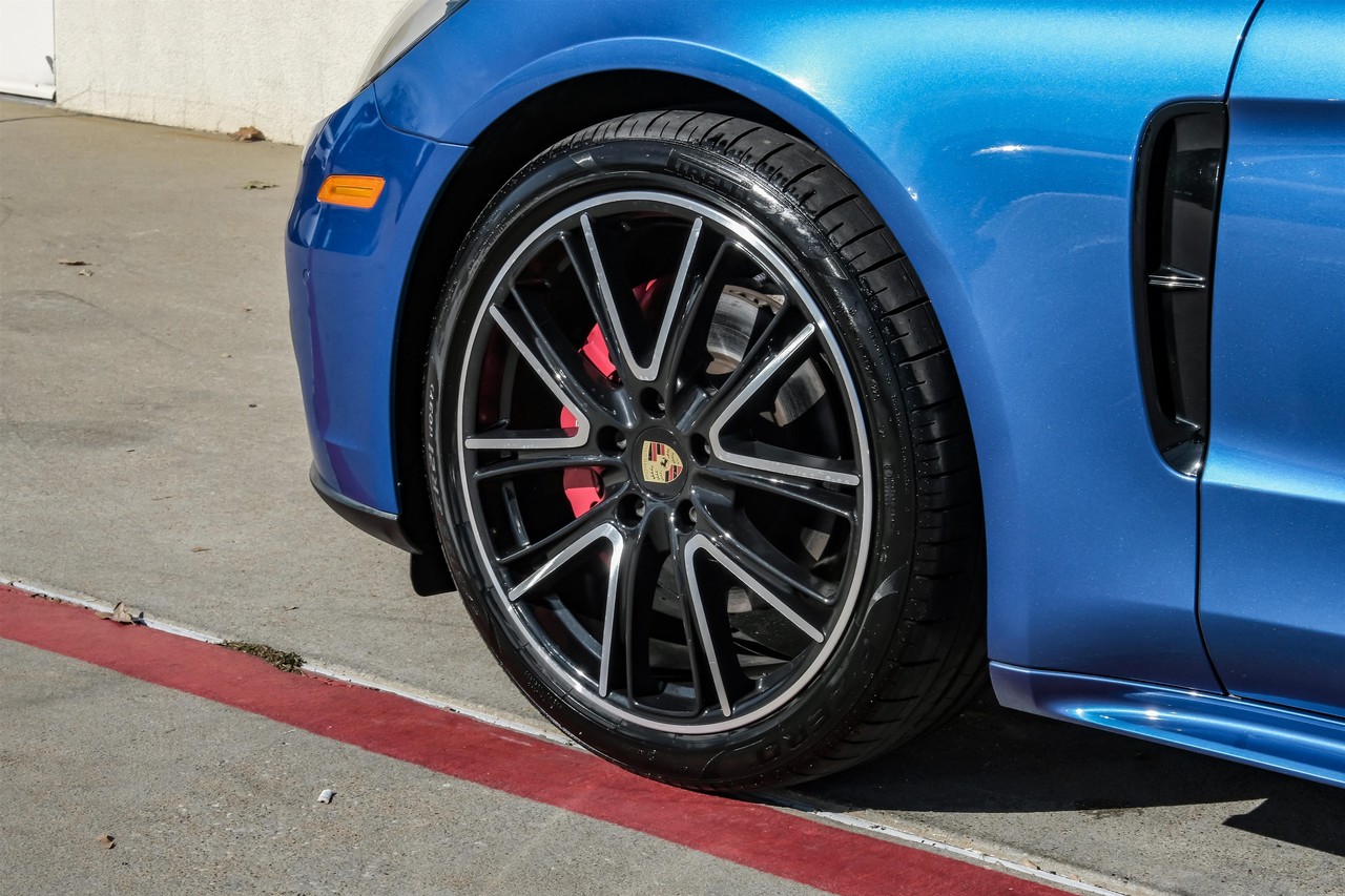 Porsche Panamera Vehicle Main Gallery Image 71