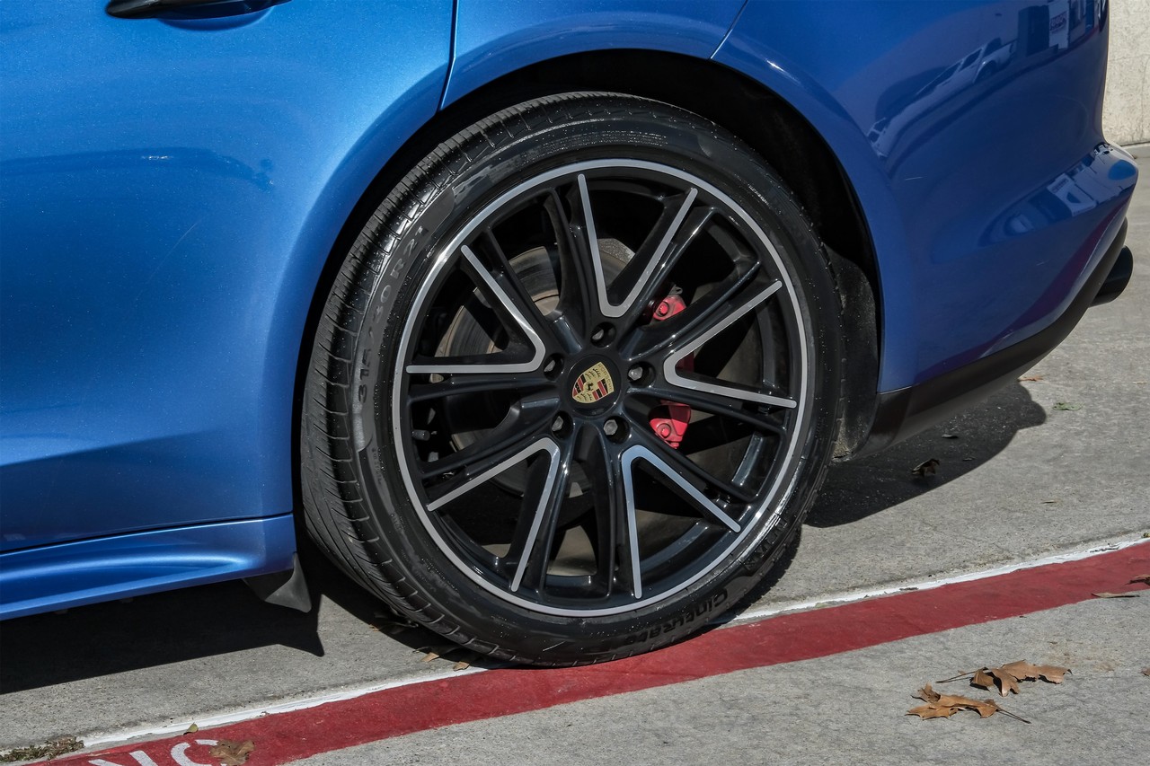 Porsche Panamera Vehicle Main Gallery Image 72