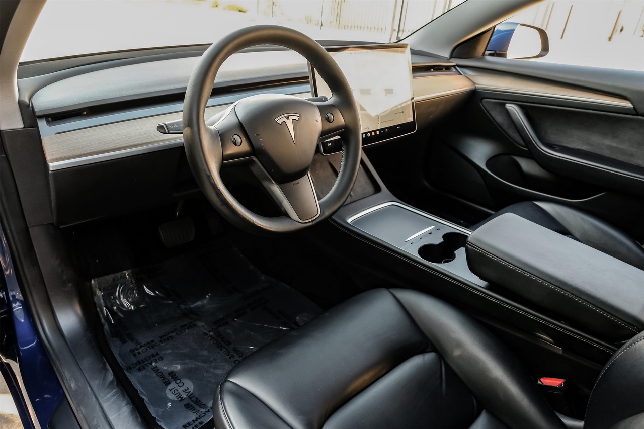 Tesla Model 3 Vehicle Main Gallery Image 03