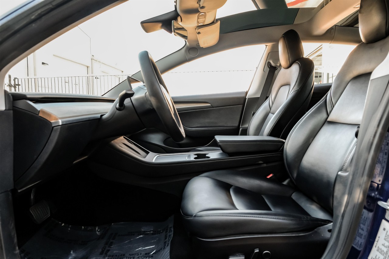Tesla Model 3 Vehicle Main Gallery Image 04