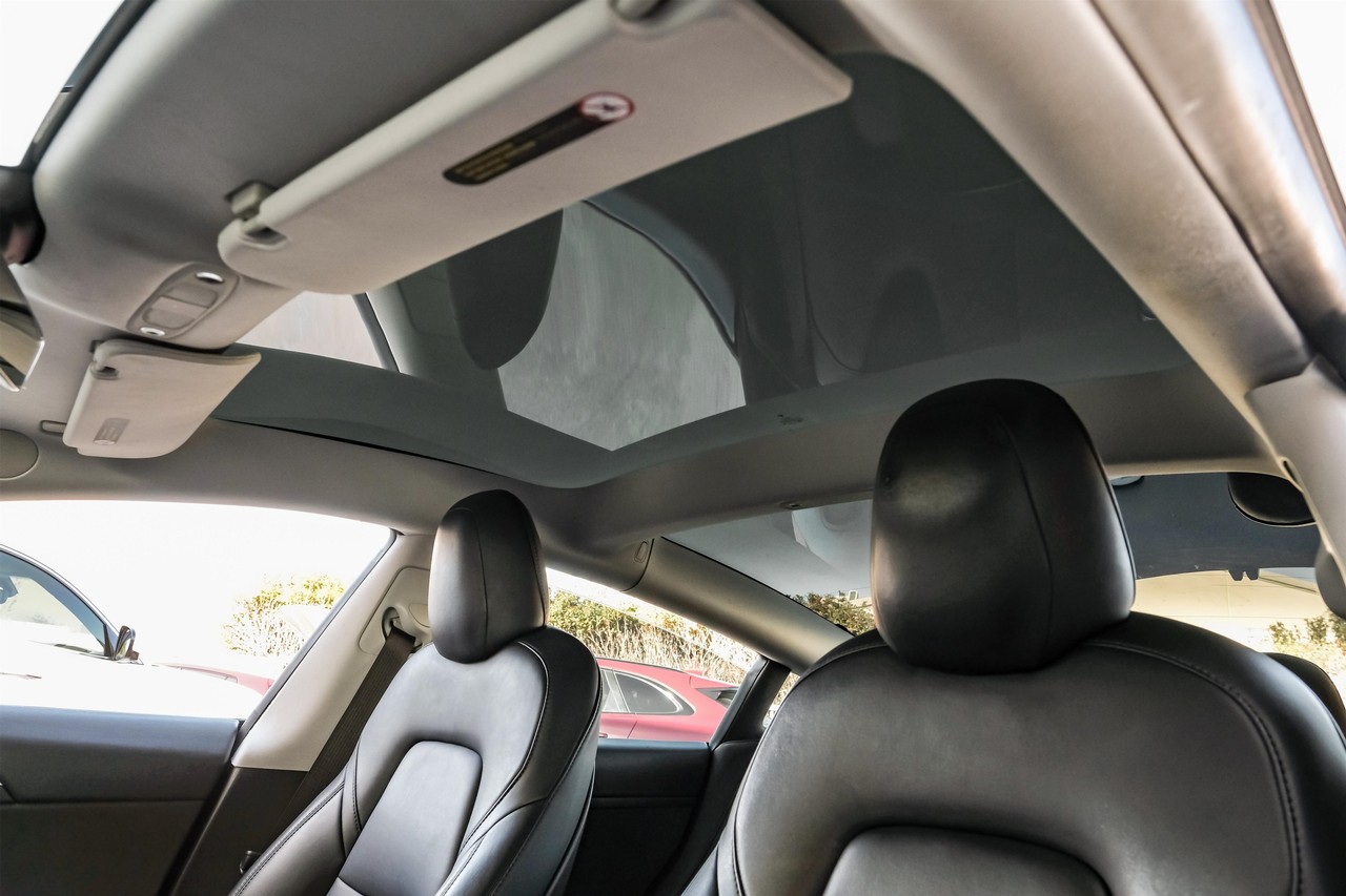 Tesla Model 3 Vehicle Main Gallery Image 05